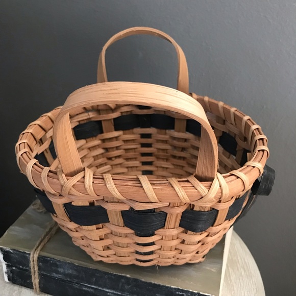Vintage Basket - Picture 5 of 16